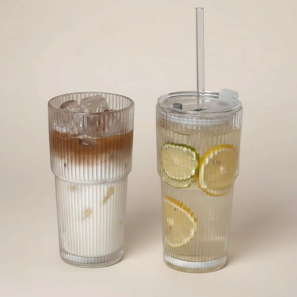 Verre à Boisson Rayé 600ml avec Couvercle & Paille Tout en Verre – Gobelet Transparent pour Café Glacé, Jus & Eau | Style Éco & Chic
